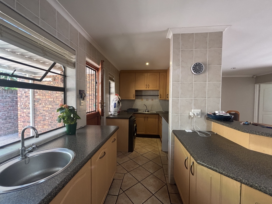 To Let 3 Bedroom Property for Rent in Summerstrand Eastern Cape